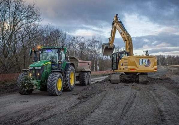 Engin de chantier adaptés Conflans-sur-Anille