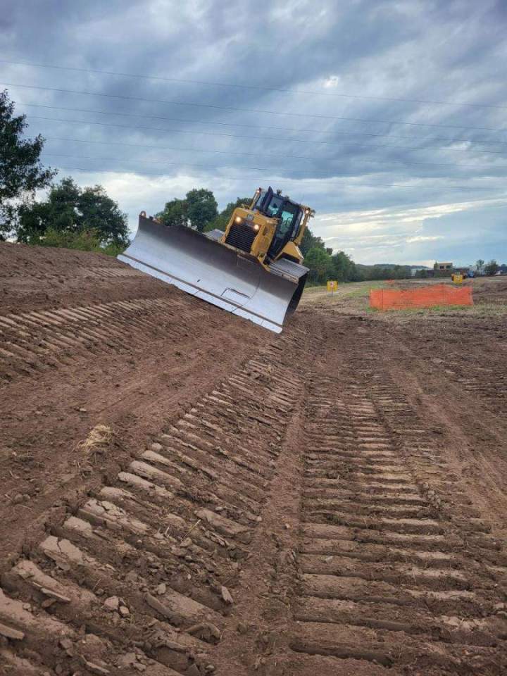 Engin de chantier performant Conflans-sur-Anille