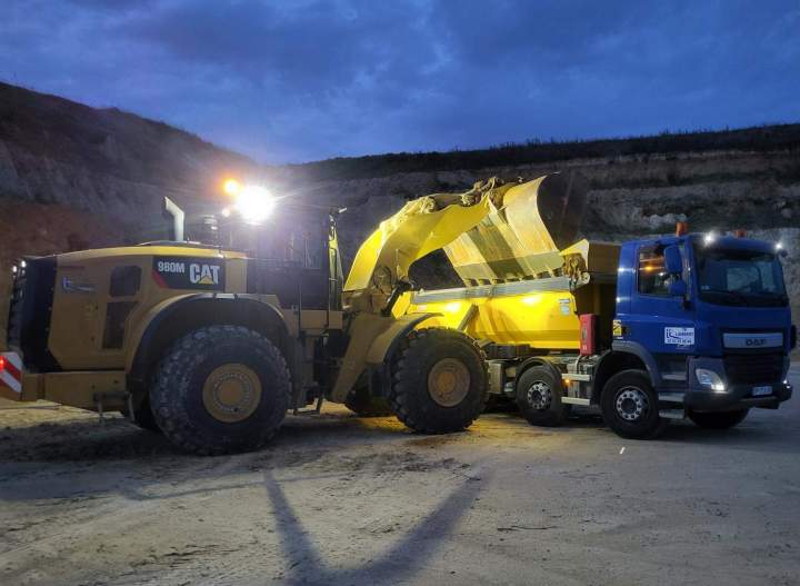 Engins pour exploitation de carrière Conflans-sur-Anille