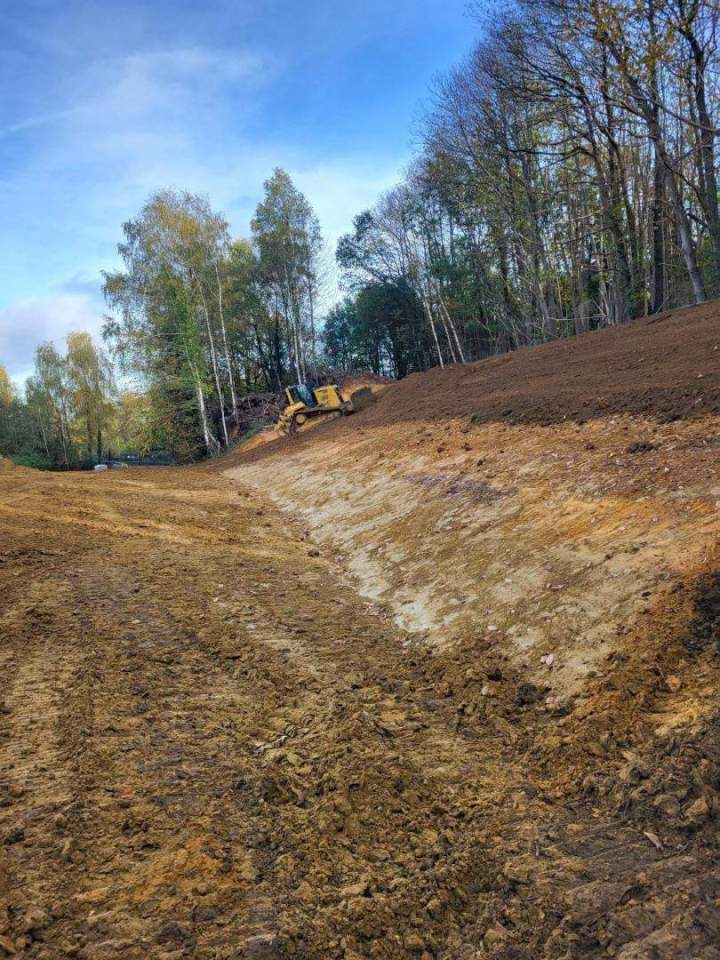 Travaux de préparation de terrain en cours Conflans-sur-Anille